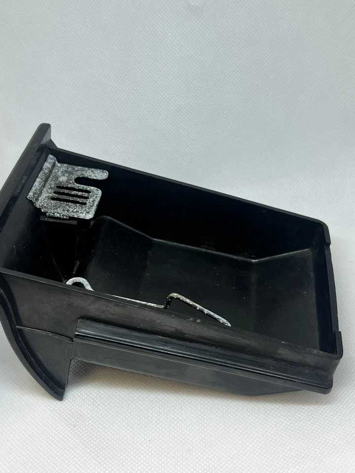 Cenicero OEM Datsun 510 1600 Bluebird original limpio usado Foto 3 de 4