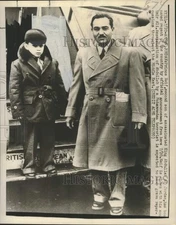 1951 Press Photo Naif shown with his son Emir Ali in Jordan. Naif named regent.