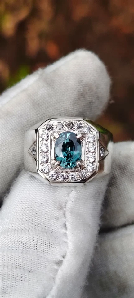 Anillo hecho a mano plata claridad VS circón azul natural 2,17 quilates Foto 2 de 4