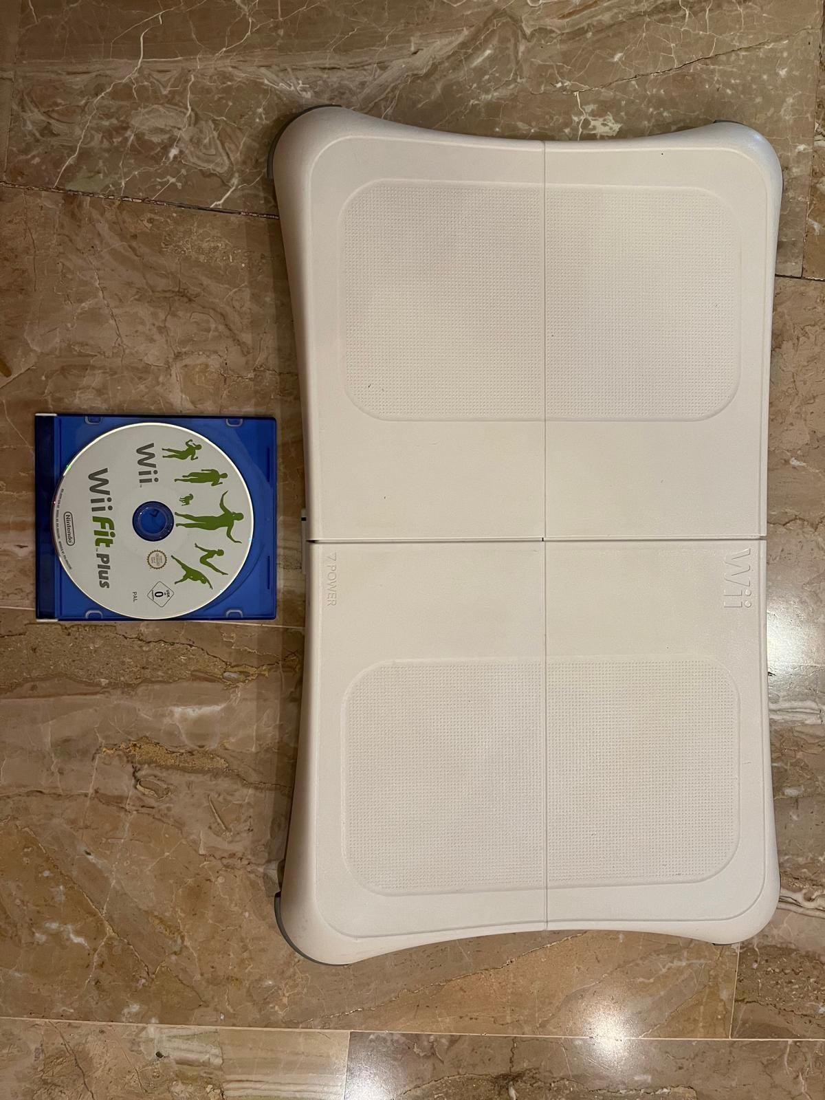 Nintendo Wii Fit Plus gioco per Nintendo Wii con Wii Balance Board bianca