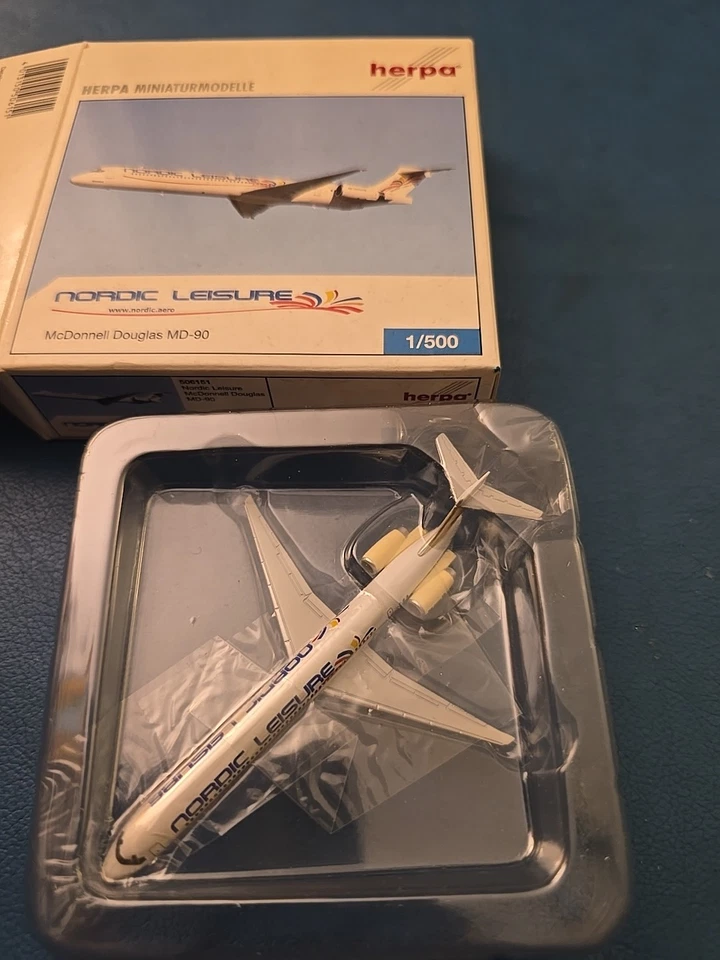 HERPA - 1/500 - Nordic Leisure - Mc Donnell Douglas MD-90 - Art. 506151 - Immagine 3 di 3