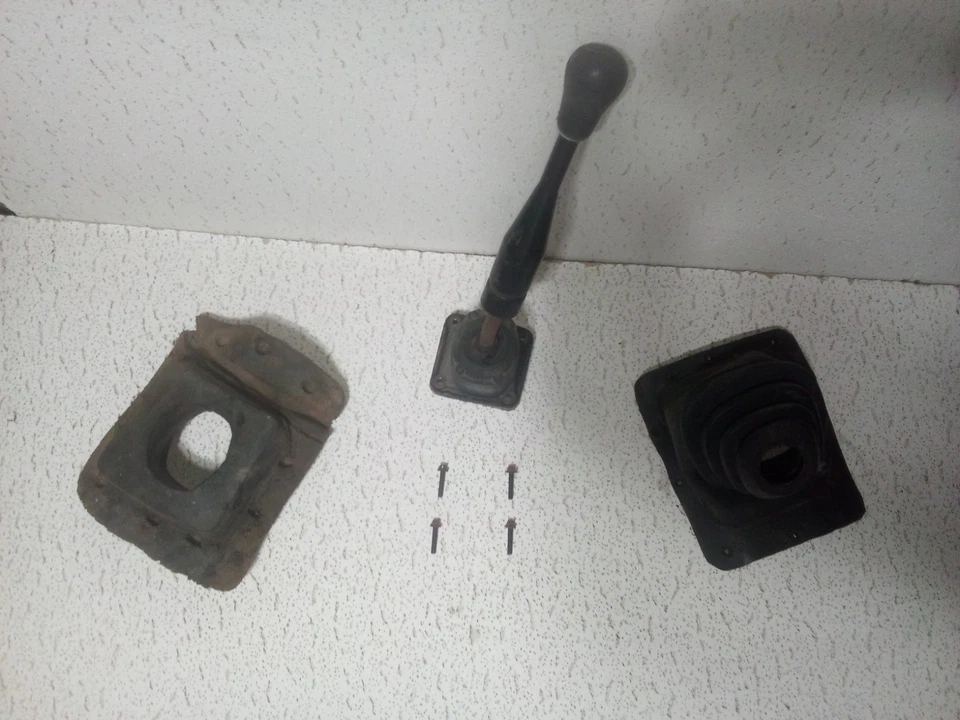 96-04 Chevrolet S10 GMC Sonoma 5 Speed Manual Transmission Shifter Assembly 4×4 - Image 3 of 4