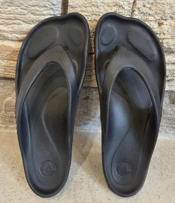 CROCS Boulder Colorado Thong Sandals Womens Size 7 Slip On Black Flip Flop Shoes