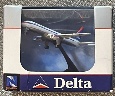 NewRay Sky Pilot Series Delta Airlines 1:550 Scale Boeing 737 - 800 Diecast 2005