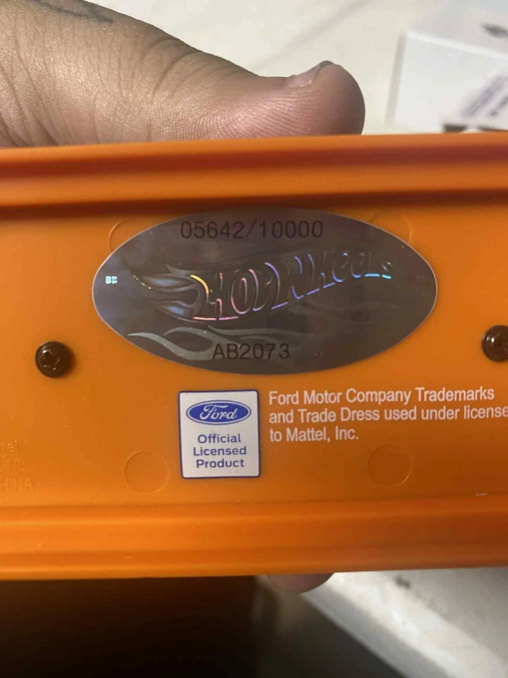 Hot Wheels RLC 2019 Gulf ‘17 Ford Raptor Redline Club - #5642/10000 - Image 4 of 4