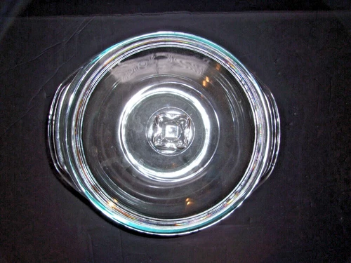 Pyrex 2 QT  Glass BOWL WITH  LID