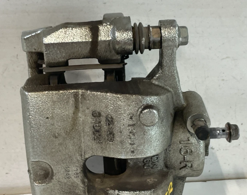 20-23 HYUNDAI SONATA FWD FRONT RIGHT DISC BRAKE CALIPER W/ BRAKE PADS # 102079 - Image 3 of 4