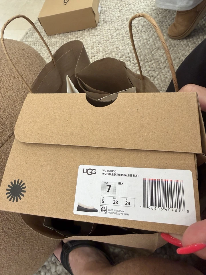 Ballet plano de cuero negro UGG Zora para mujer talla 7 Foto 4 de 4