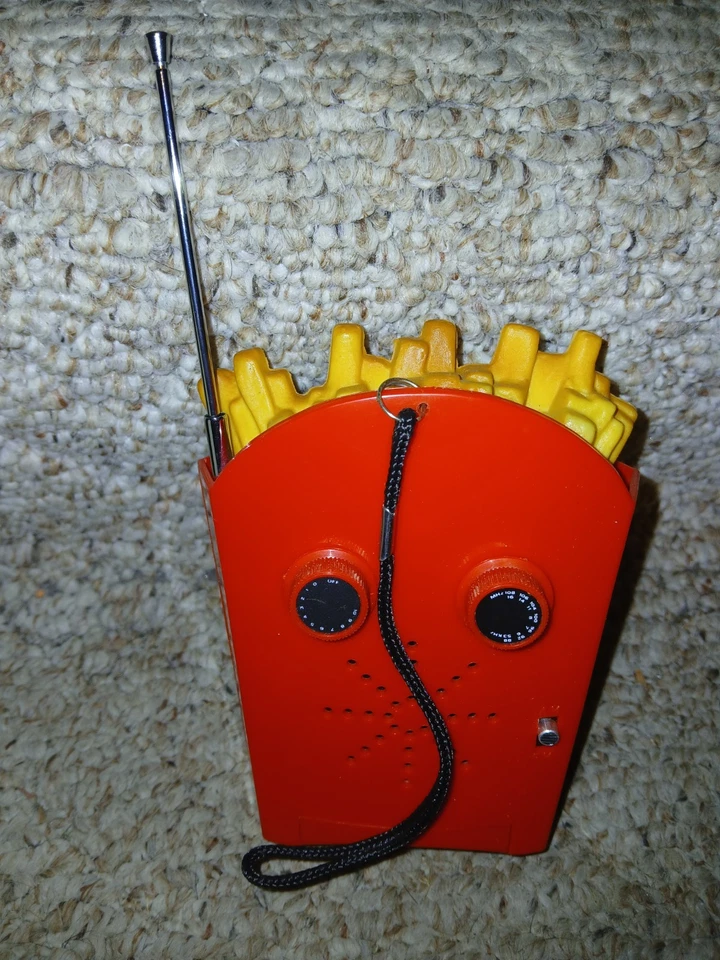 Radio de colección McDonald's 1977 AM/FM French Fry con caja nunca usada bonita Foto 4 de 4