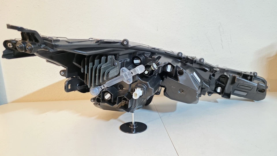 Conjunto de faros LED izquierdos Toyota Corolla 2024-2025 construido en Japón OEM 81150-12N20 Foto 4 de 4