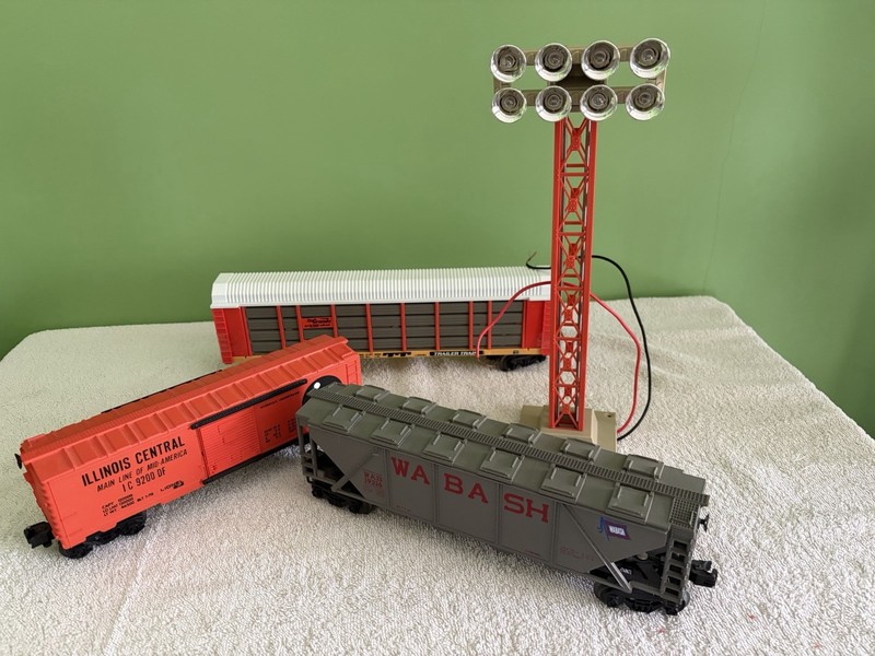 Lionel Wabash Hopper, D & RG Auto Carrier, Floodlight Tower And Illinois Box Car