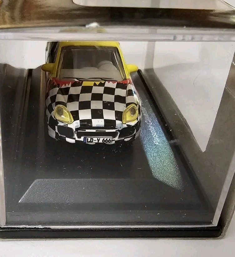 Schuco 25317 HO 1:87 Porsche Cayenne Dunlop "Racetaxi" - NUEVO Foto 3 de 4