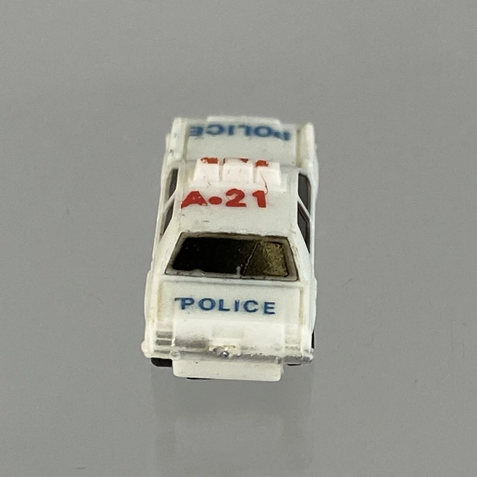 Micro coche de policía más pequeño Matchbox Worlds de colección de máquinas de recinto de policía Foto 4 de 4
