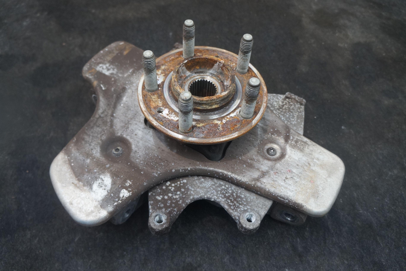 Rear Left Spindle Knuckle Wheel Hub 8D33-5A971-AB Aston Martin V8 Vantage 2007
