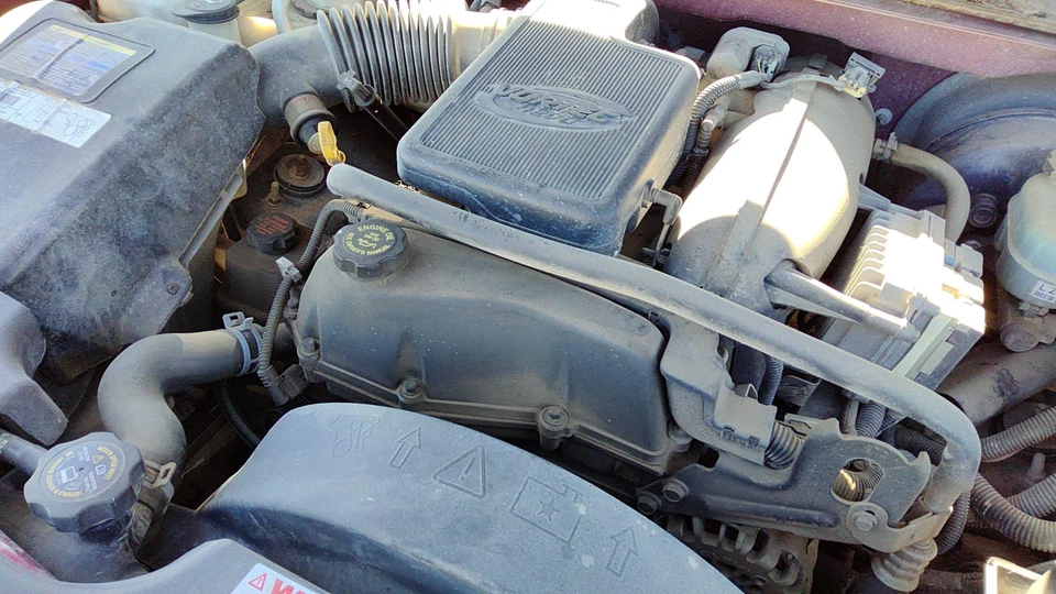 Cubierta de válvula Chevy Trail Blazer 2002 2003 2004 2005 OEM 4,2 L 24577581 Foto 3 de 4