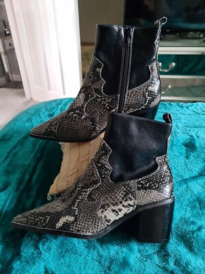 Lovely Black Snake Skin Boots From Topshop,brand New Size UK