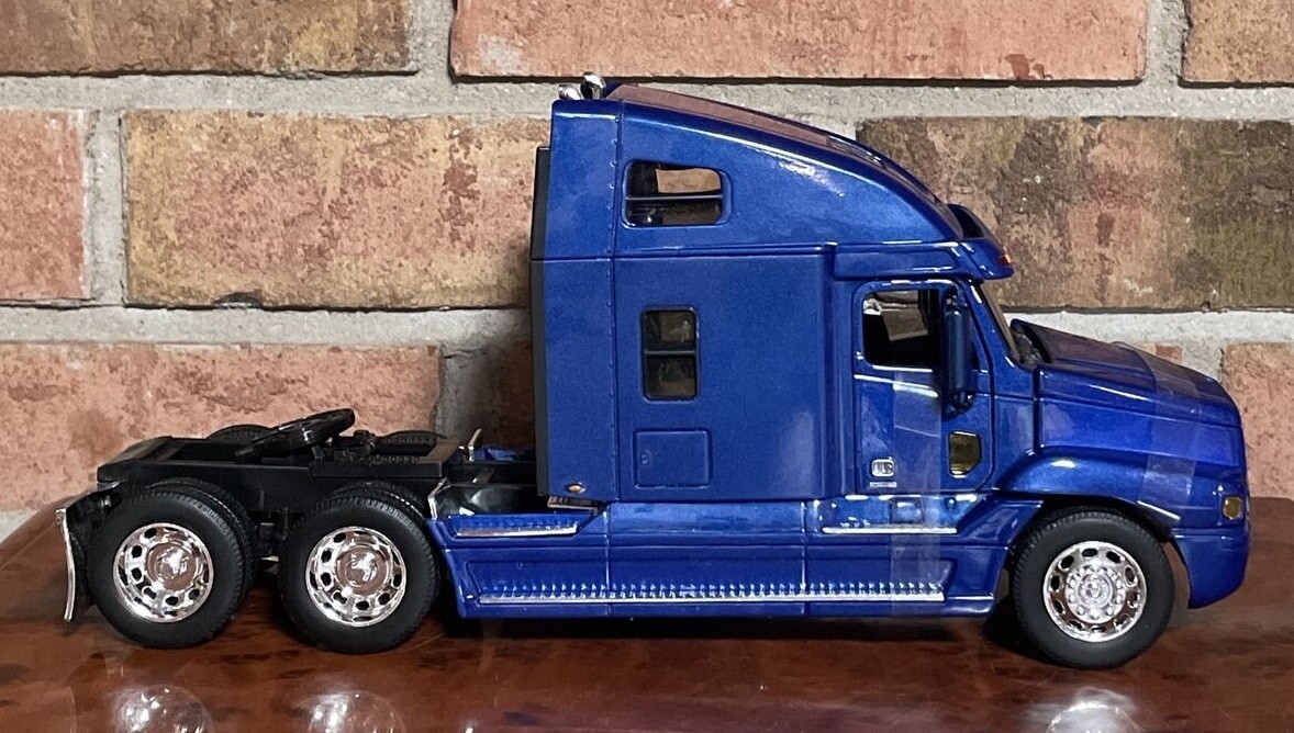 FRIEGHTLINER CENTURY CLASS S/T 1:32 SCALE BLUE WELLY RARE FIND BRAND NEW