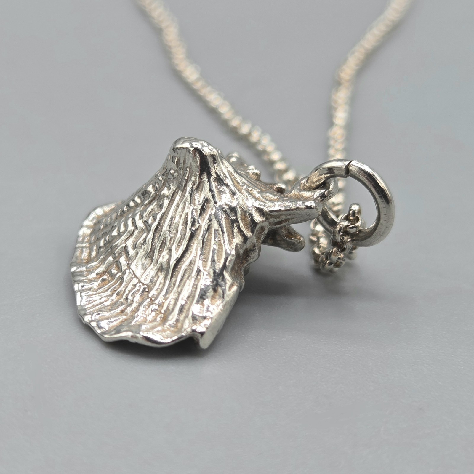 Sterling Silver Sculpted Conch Shell Pendant Chai… - image 3