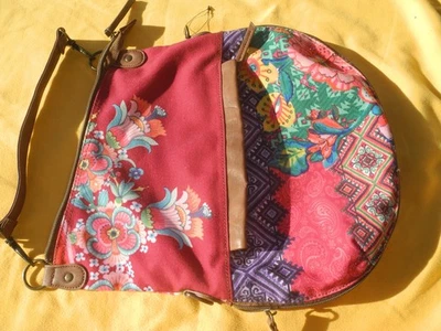 SAC A MAIN DESIGUAL EN TISSU BE - Photo 1/2