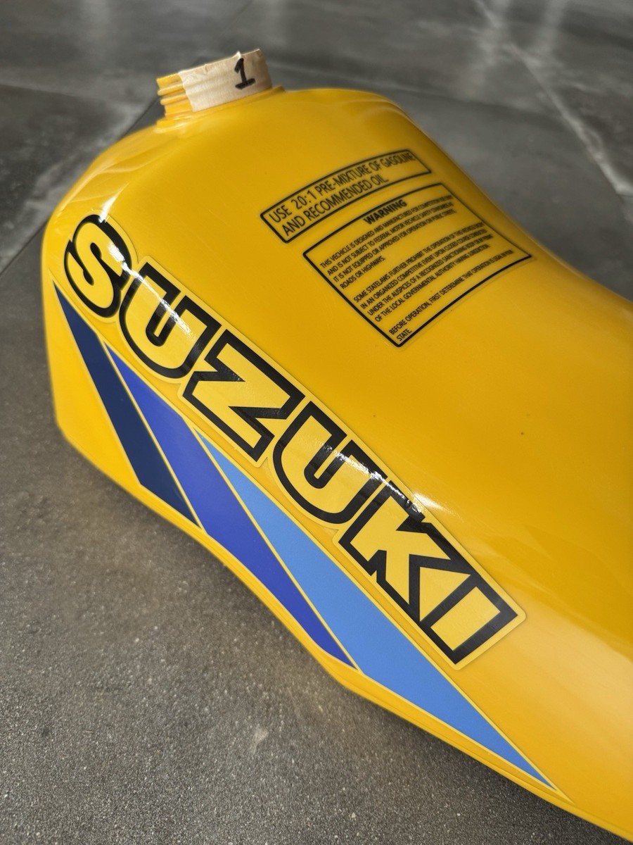 OMMO リブ　タンク　イエロー Suzuki 1983 RM125 OEM Fuel Tank / Gas Tank / Petrol Tank #44110