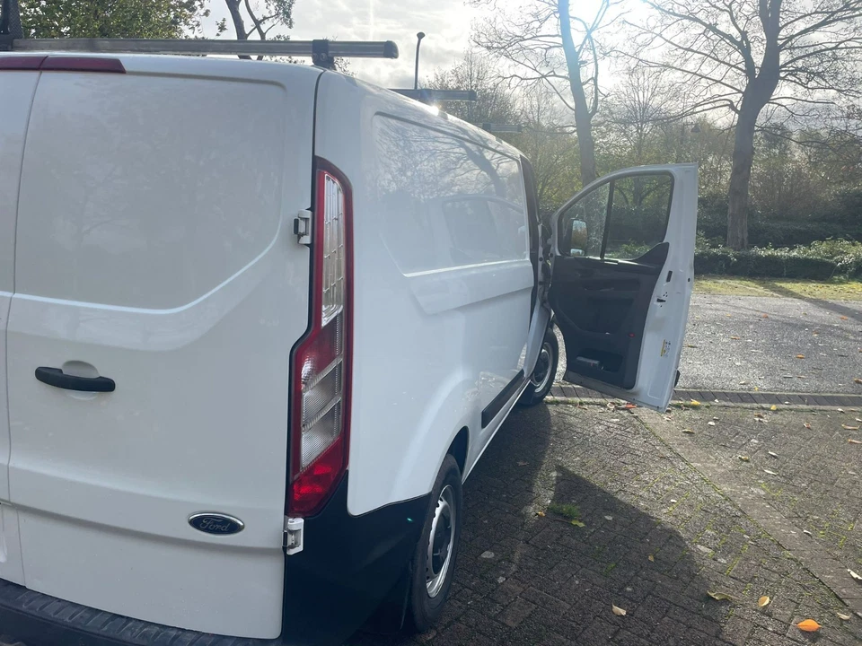 Ford Transit Custom SWB 2021 NO VAT - Image 4 of 4