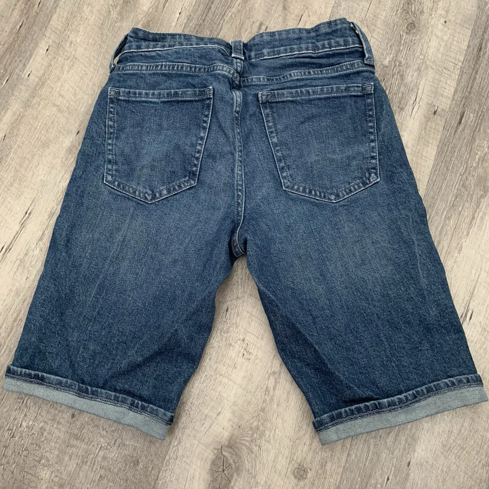 Bermudas vaqueras GAP 9"" para mujer talla 2/26 elásticas azul índigo oscuro clásicas Foto 3 de 4