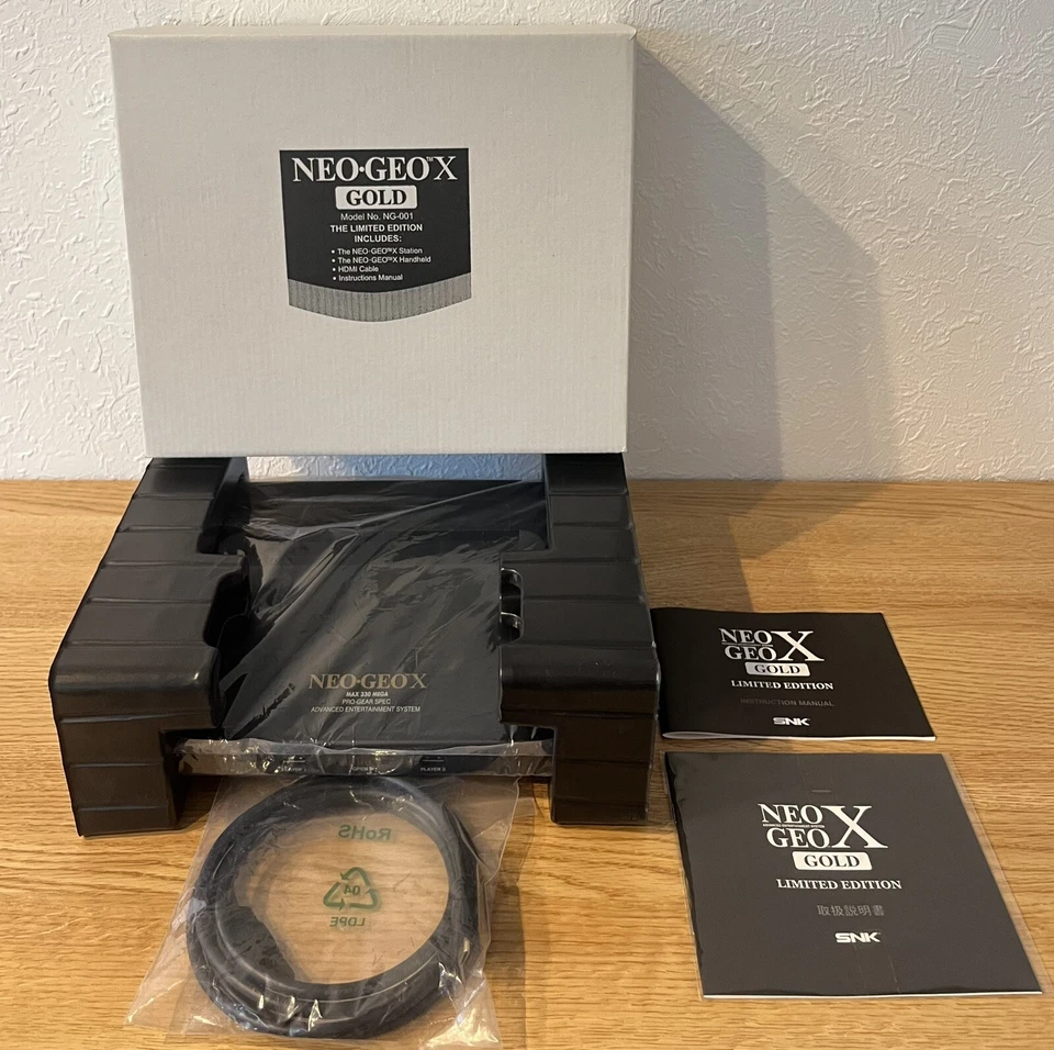 Console portable Neo Geo X Gold édition limitée avec manette boîte ouverte en... - Photo 4/4