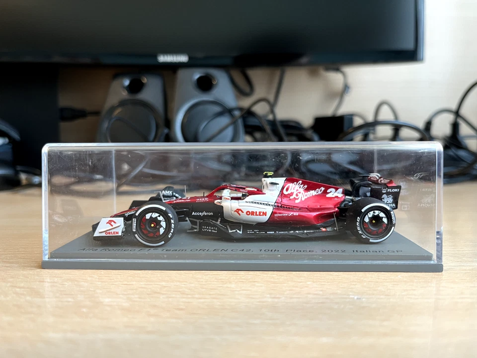 Spark Alfa Romeo Sauber C42 Zhou Guanyu #24 Italian gp 2022 1:43 - Immagine 2 di 4