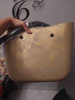 scocca o bag con sfumature oro