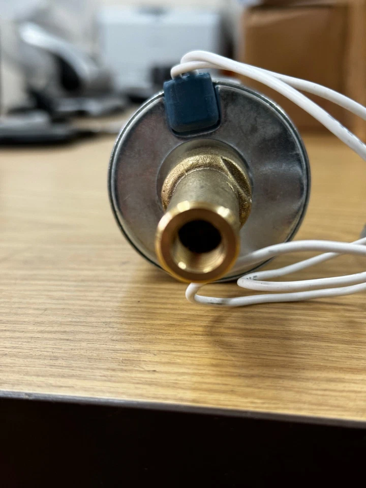 CEME AMG2008 Vibration Pump 90w 230v 50hz CEME ULKA 20IINN100S055GV - Image 2 of 4