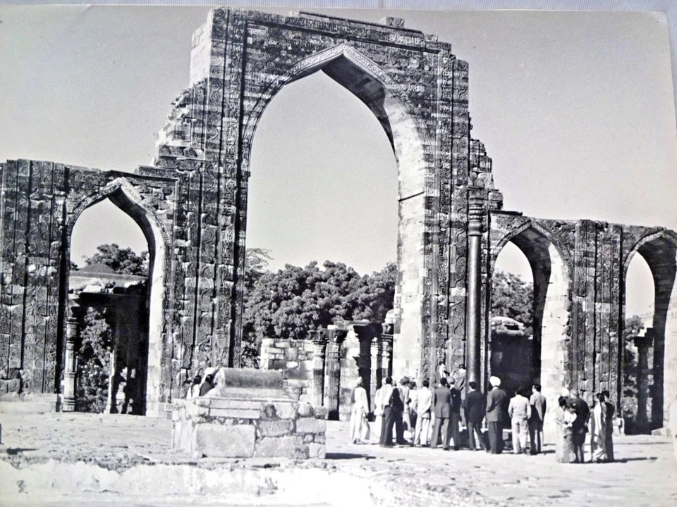 QUTUB MINAR COMPLEX VINTAGE BLACK & WHITE PHOTO COLLECTIBLES HERITAGE MONUMENT  - Image 2 of 2