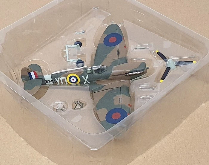 Dragon Wings 1/72 Scale 50273 - Spitfire Mk. Vb w/Aboukir Filter 616th Sq. 1941 - Image 4 of 4