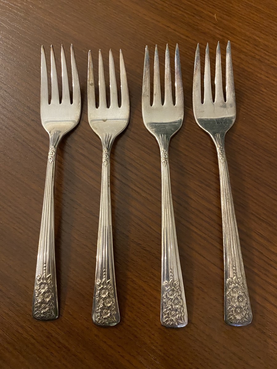 ViNTAGE 1940 silver belle silverplate flatware • 4 Pc 6” Salad