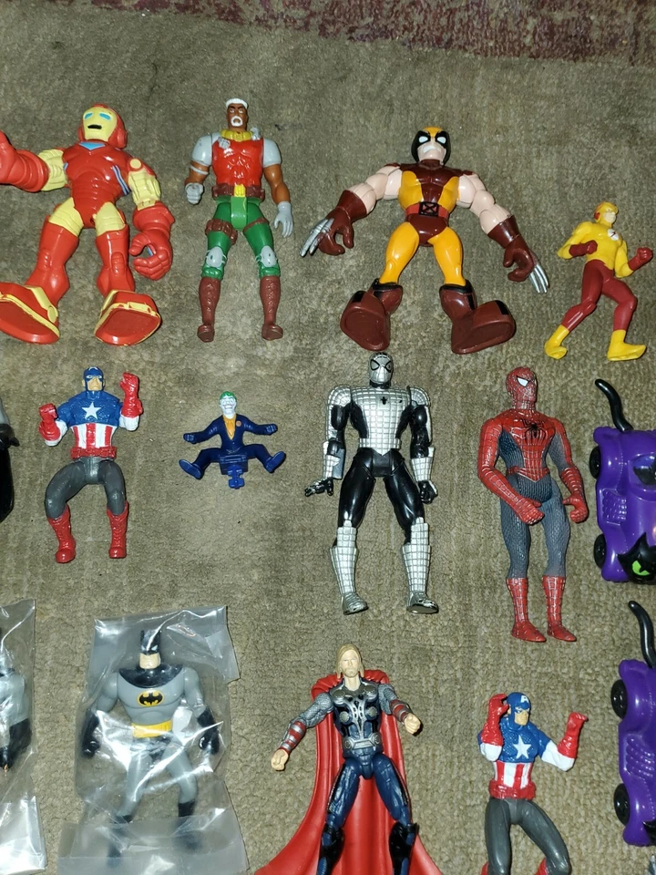 DC COMICS MARVEL LOTE DE 30+ BONECOS DE AÇÃO DE SUPER-HERÓIS MATTEL TOY BIZ TMO - Imagem 3 de 4