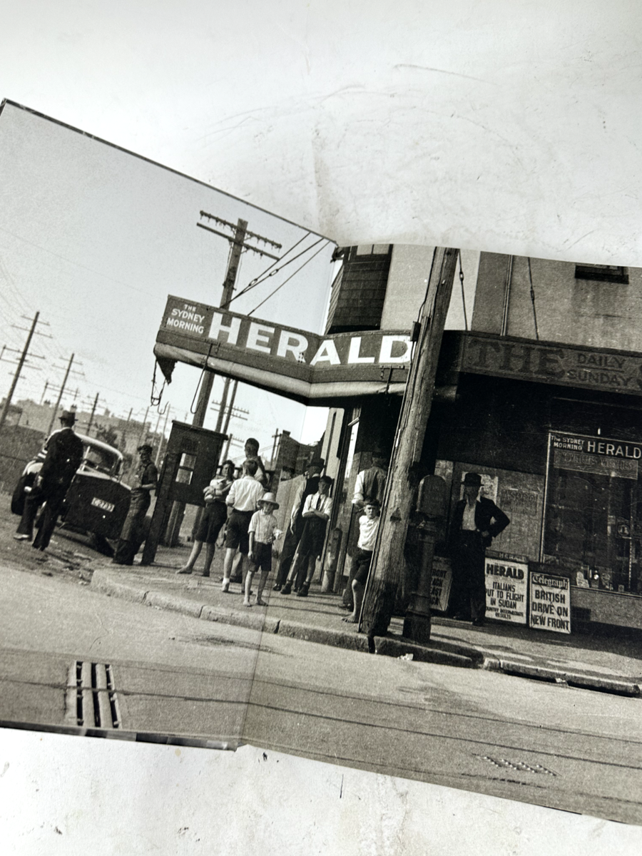 CITY OF SHADOWS: SYDNEY POLICE PHOTOGRAPHS 1912-1948 By CITY OF SHADOWS: SYDNEY POLICE PHOTOGRAPHS 1912-1948 By