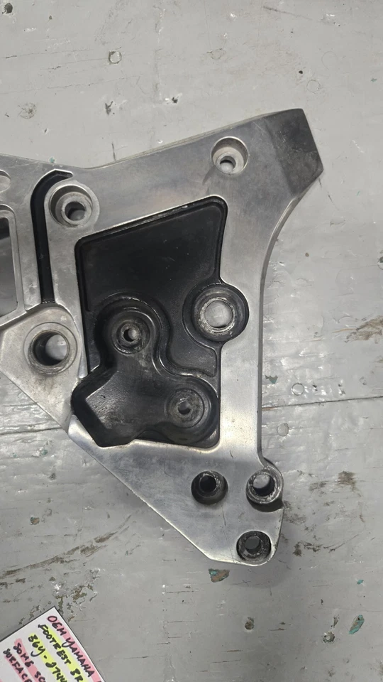 SOPORTE ESTRIBA DERECHA YAMAHA FJ1100 FJ1200 36Y-27443-00-00 Foto 2 de 4