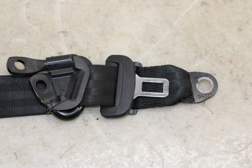 Cinturón de seguridad delantero derecho Audi TT 2016-2023 OEM HE91 Foto 2 de 4