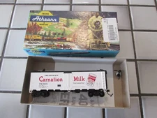 ATHEARN CARNATION 40 FOOT REEFER CAR HO SCALE