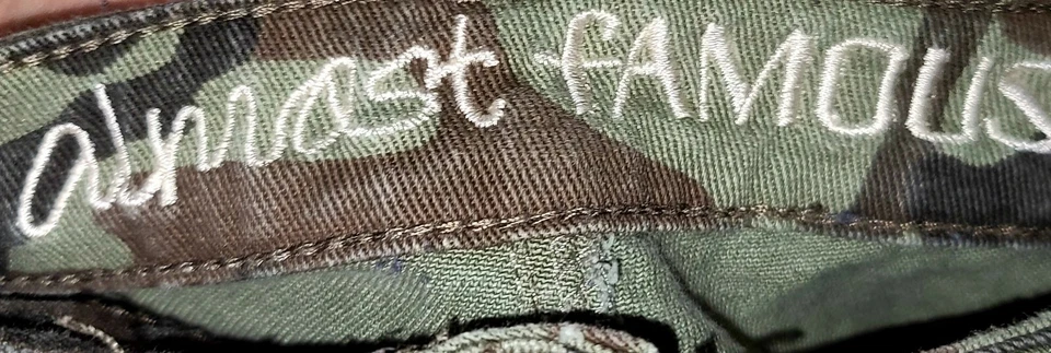 Pantalones de mezclilla camuflados junior talla 5 casi famosos Foto 3 de 4