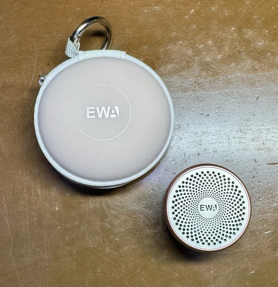 Altavoz portátil Bluetooth EWA A106 Pink Pro con estuche de viaje y cable de carga Foto 3 de 4