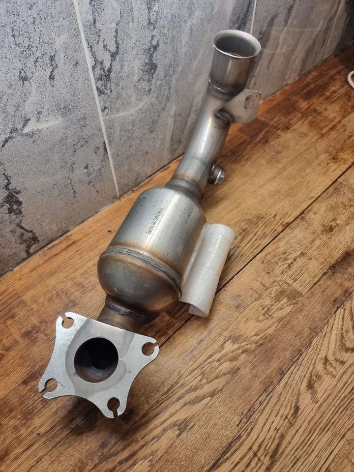 New Catalytic Converter 9822117480 For Peugeot 108 208 Citroën C1 C3 C4 DS3 - Image 2 of 4