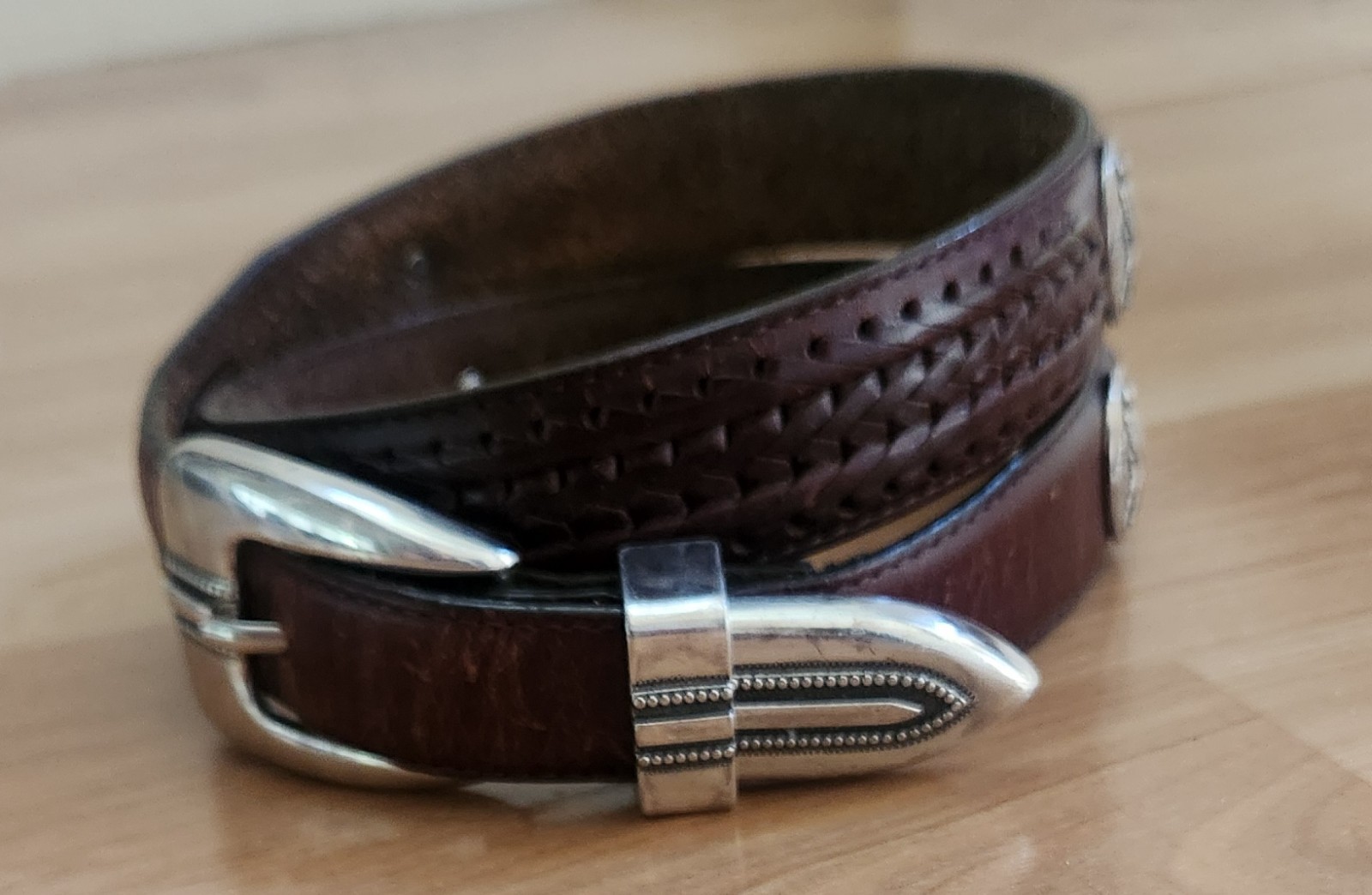 Onyx Brighton Mens Braided Leather Belt Golf medallions 36. Read, minor wear