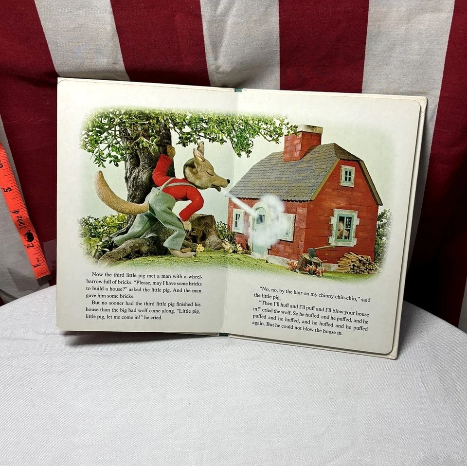 THREE LITTLE PIGS hologram cover Puppet Storybook vtg 1969 Izawa Hijikata  - Image 3 of 4