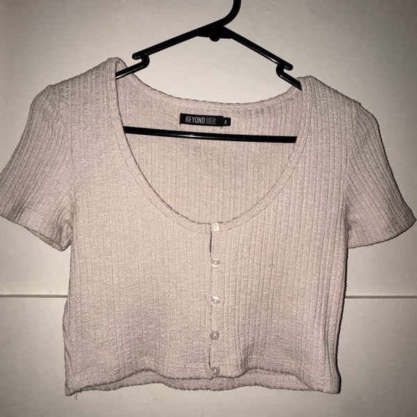 Beyond Her Beige Button Front Crop Top Size 6