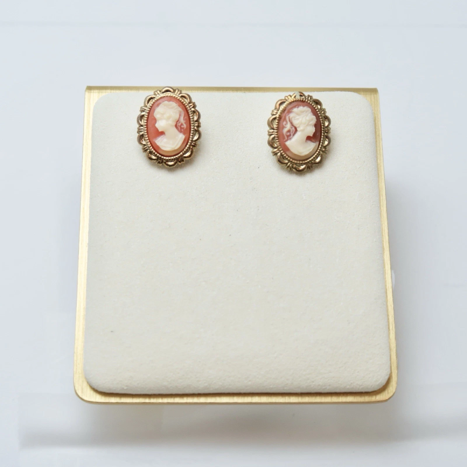 Elegant Queen Victoria Cameo Gold Tone Vintage Earring Jewelry E06