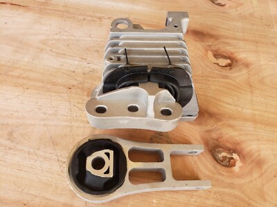 Hydraulic Right Motor Mount For Jeep Cherokee (2014-2022) & Chrysler 200 - OEM 68521401AA