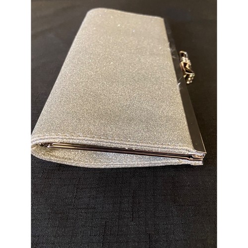 Sac à main pochette nœud strass argent super étincelant par INC International - Photo 2/7