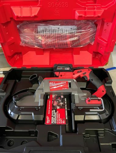 Milwaukee 2729-159 M18 Bandsaw Kit 