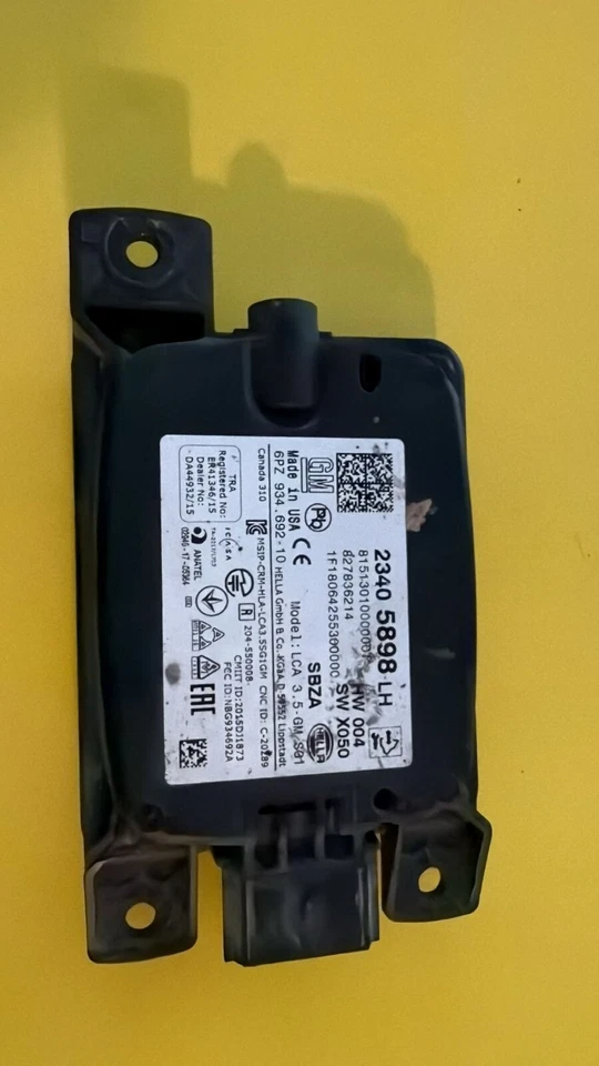 17 20 MÓDULO PUNTO CIEGO TRASERO LADO IZQUIERDO CADILLAC ESCALADE ESV 23405898 Foto 2 de 4