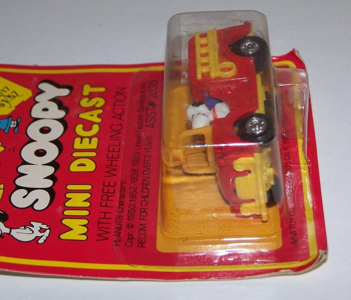 Vintage SNOOPY Mini Diecast Fire Truck Freewheeling Action Aviva